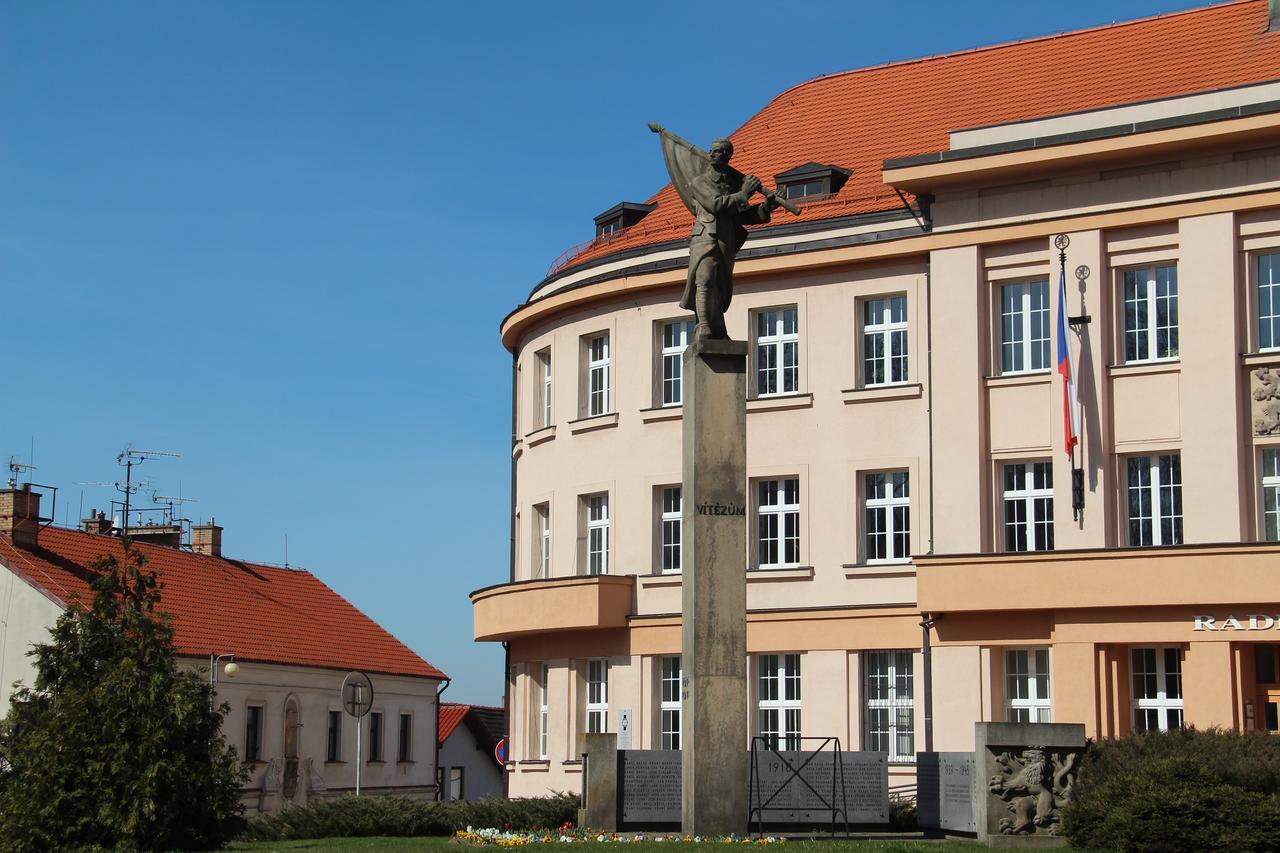 Hotel Rambousek Nove Mesto nad Metuji Exterior photo