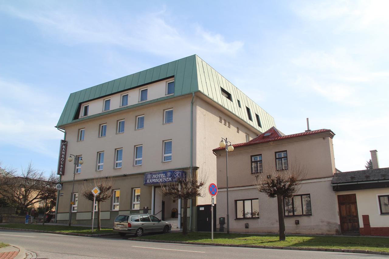 Hotel Rambousek Nove Mesto nad Metuji Exterior photo